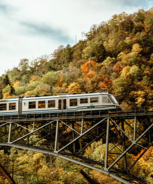 Con il treno del Foliage, un viaggio tra i boschi d’autunno